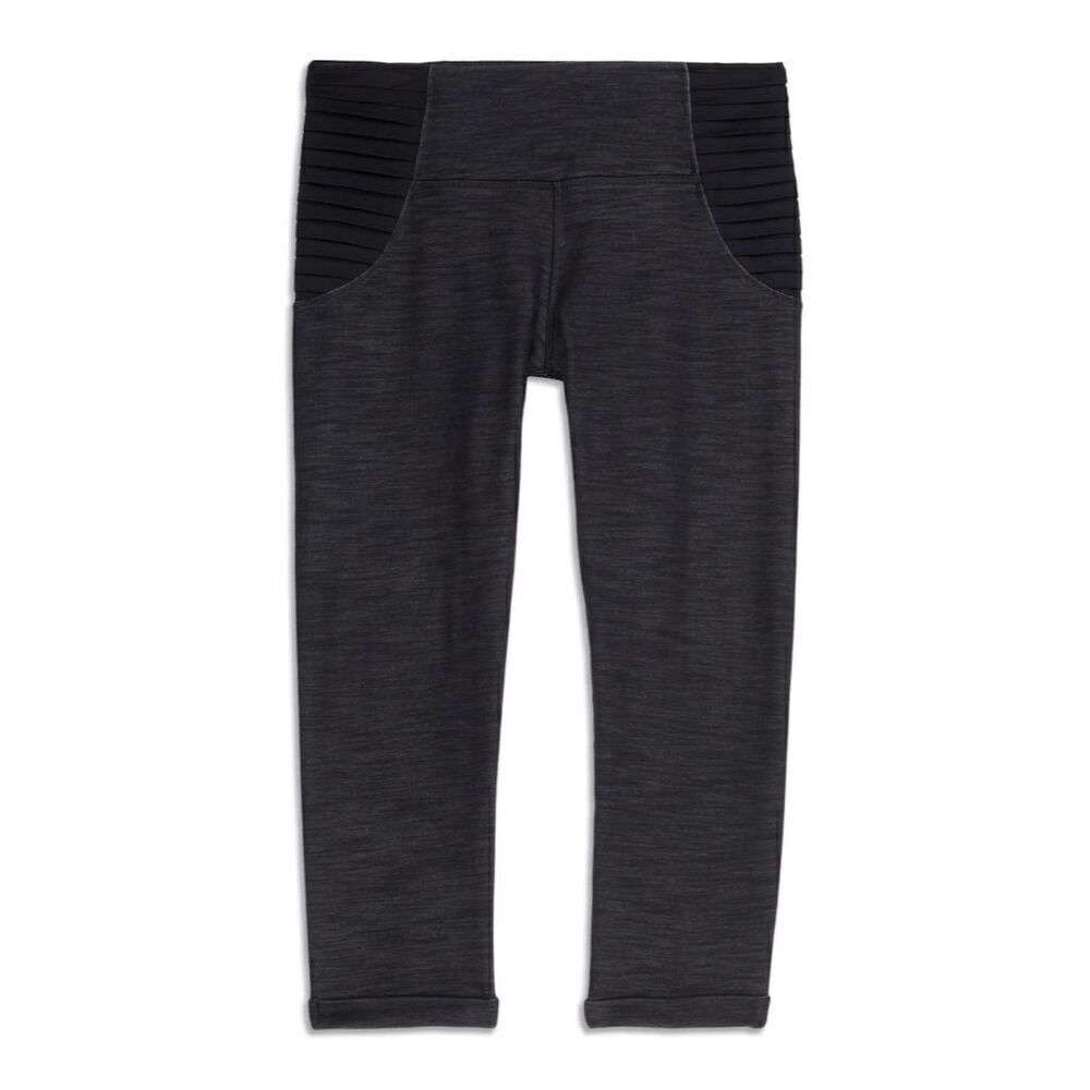 Lululemon Women's Aphrodite Crop Pants Black 8 Casual Cropped Gym Athleisure
